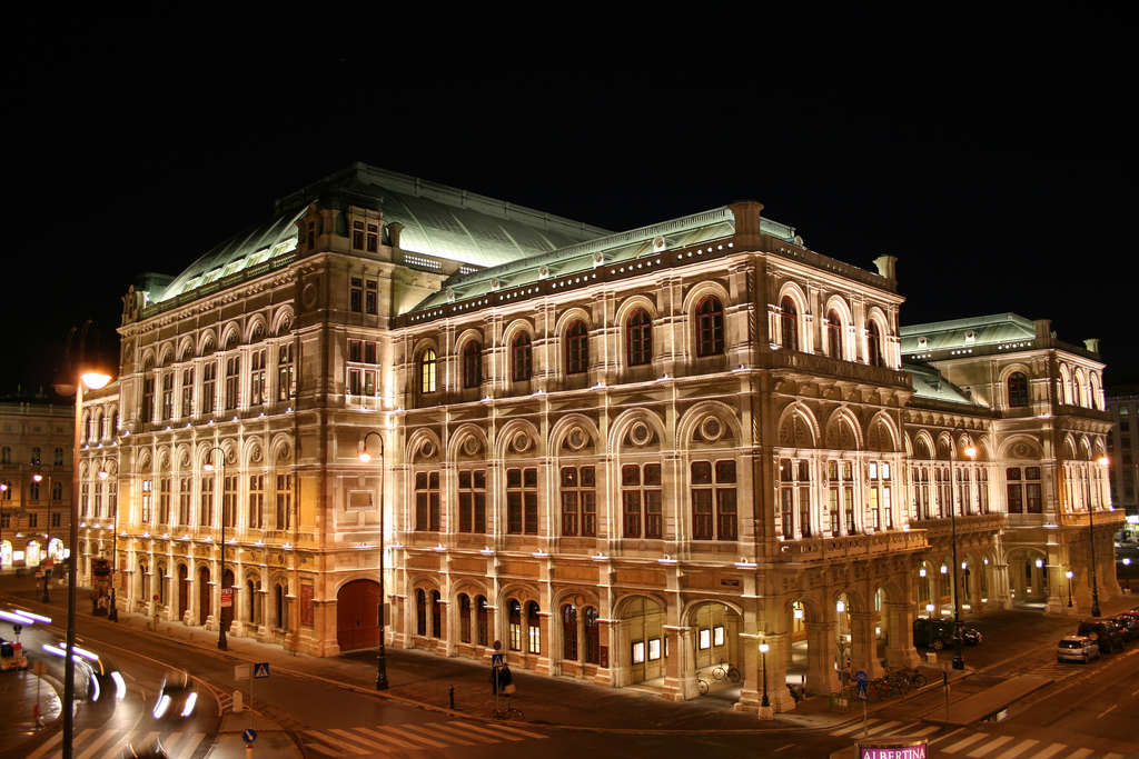 Wiener Staatsoper at night